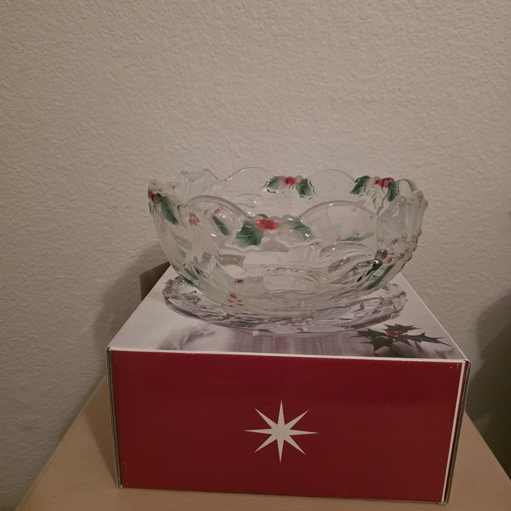 Mikasa Holiday Bloom Poinsetta Crystal Serving Bowl SA051/258 Christmas 8.5"
